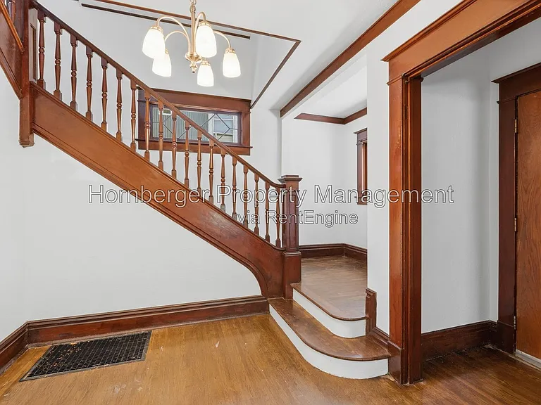 1128 W Spofford Ave — Photo 5