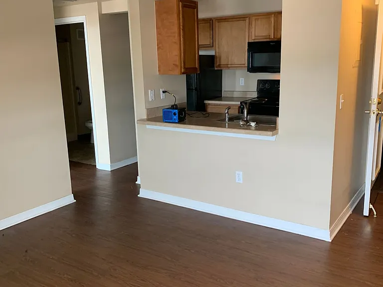524 W Will Rogers Blvd — Photo 4