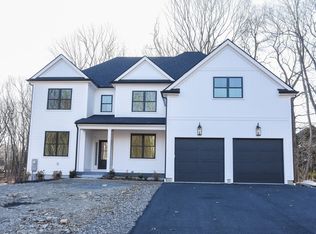 32 Olde Colony Dr, Shrewsbury, MA 01545