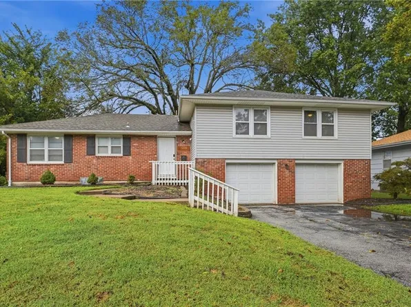 3238 N Chippewa Dr, Kansas City, MO 64116