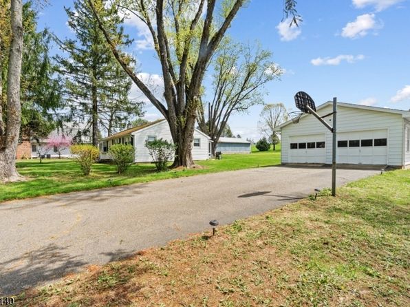 175 Pequest Dr, White Twp., NJ 07823