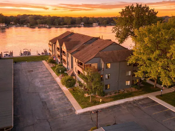 2445 Riverside Dr APT 202, Trenton, MI 48183