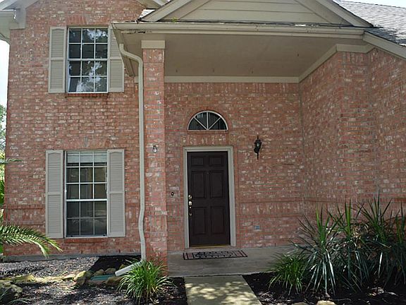 Covered Front Porch!