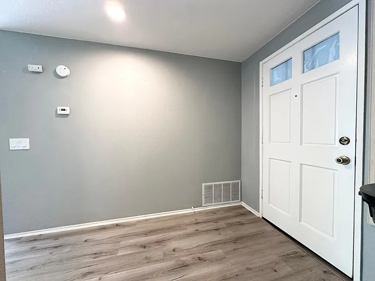 166 Stanford Ct — Photo 5