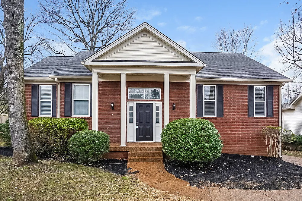 3 bed, 3.0 bath, 2336 sqft, $2,465 — Photo 1