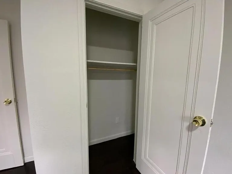 5673 Hobart St #10 — Photo 3