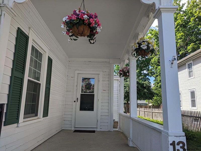 4th image of 13 GROVE Avenue