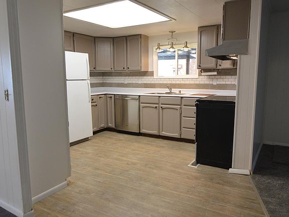Spacious kitchen w/ new dishwasher, stove,refrigerator, storage and pantry