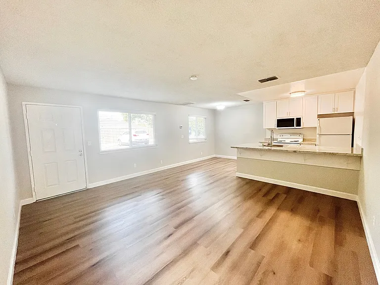 5632 Cypress Avenue — Photo 3