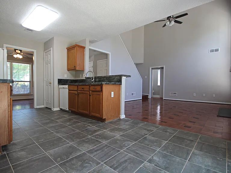 401 Bottesford Dr NW — Photo 10
