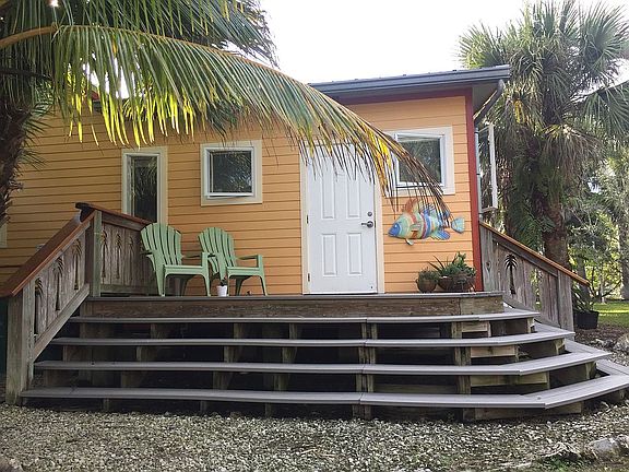 3rd image of 302 Copeland Ave N