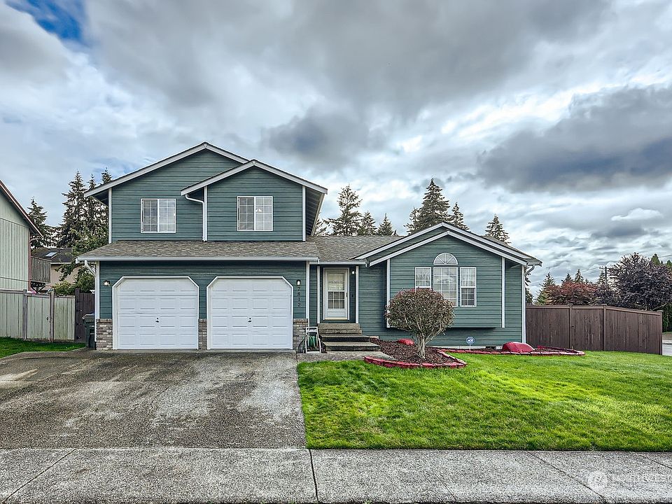 Great floorplan & driveway nicely expanded for 3rd vehicle.>