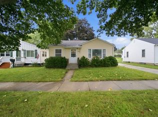 1004 Cedar St, Charles City, IA 50616