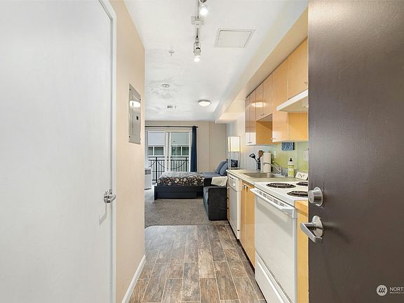 3rd image of 425 Vine Street #621