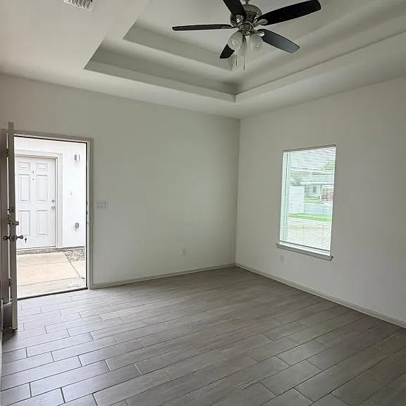 1504 Shavano Dr #3 — Photo 3