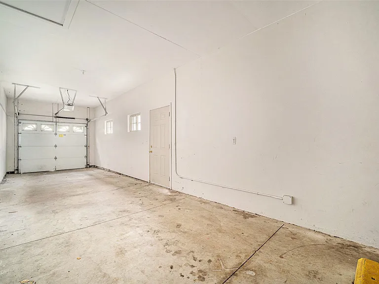 896 Saint Clair St — Photo 25