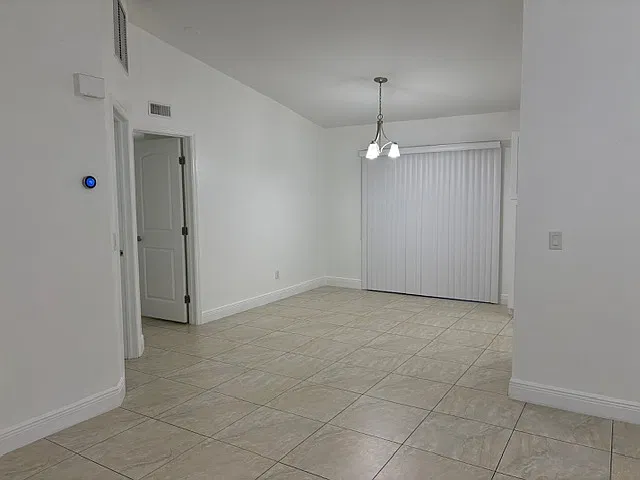 3 bed, 1306 sqft, $1,800 — Photo 4