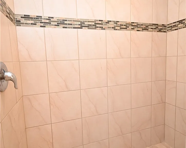 1914 NE 13th Pl — Photo 9