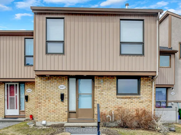 2027 Stonehenge Cres #35, Ottawa, ON K1B 4N7