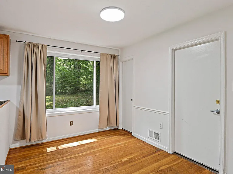 8701 Parliament Dr — Photo 12