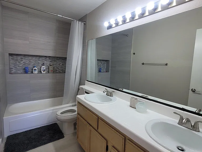 Agustine Cir — Photo 16