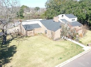 4 Inwood Cir, Bay City, TX 77414