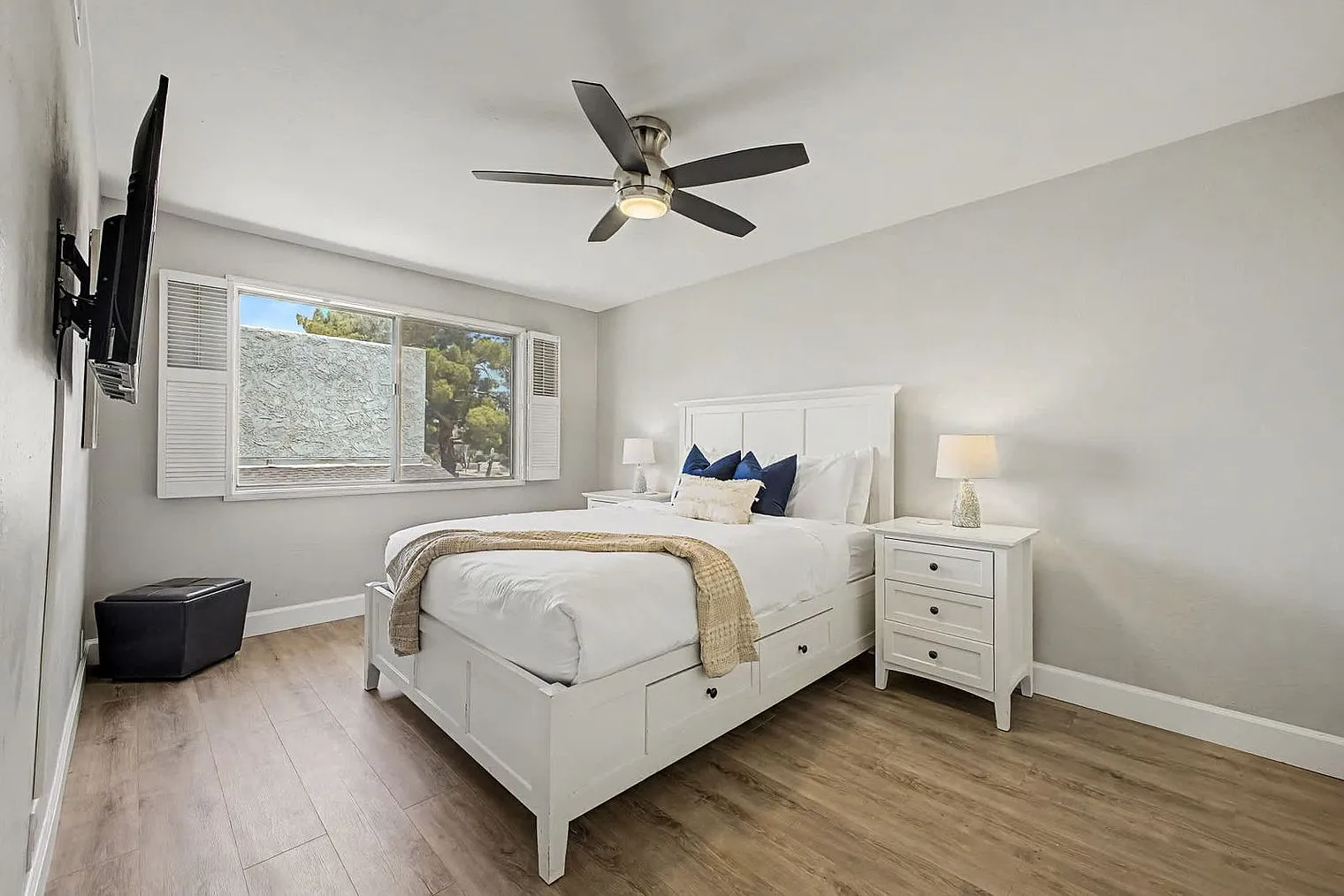 2 bed, 1.0 bath, 979 sqft, $3,754 — Photo 3