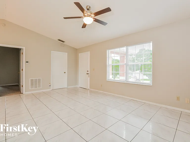 3257 Utah Dr — Photo 2
