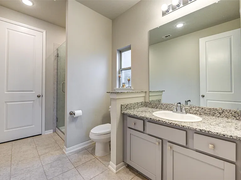 2727 Camellia Ave — Photo 37