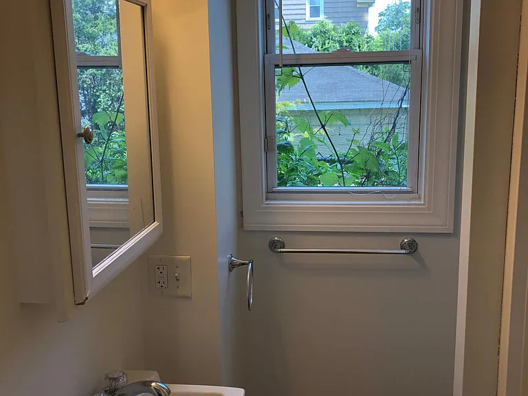 328 Williams St #1R — Photo 14