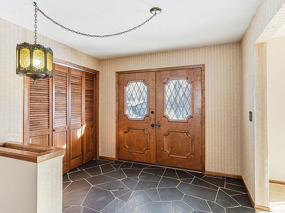 5th image of 2130 Louis Ln
