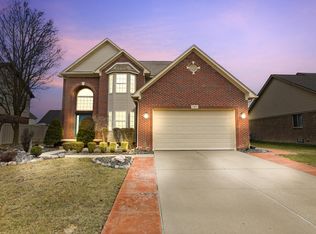 31811 Day Lily Dr, Brownstown, MI