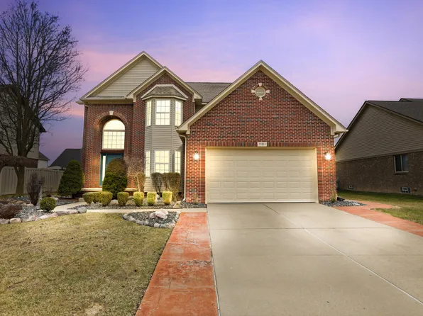31811 Day Lily Dr, Brownstown, MI 48173