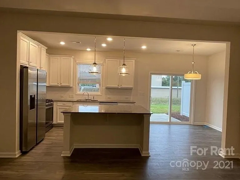 8139 Sheffield Dr — Photo 7