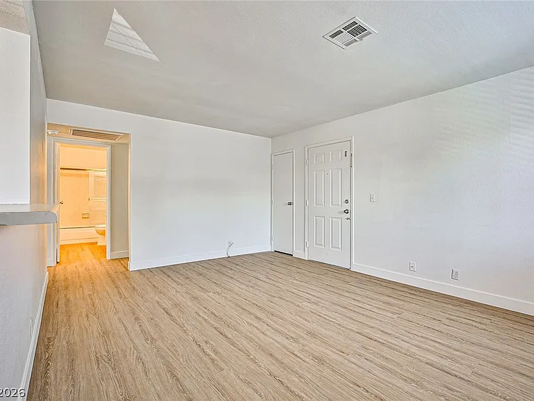 5091 Pioneer Ave #201 — Photo 6