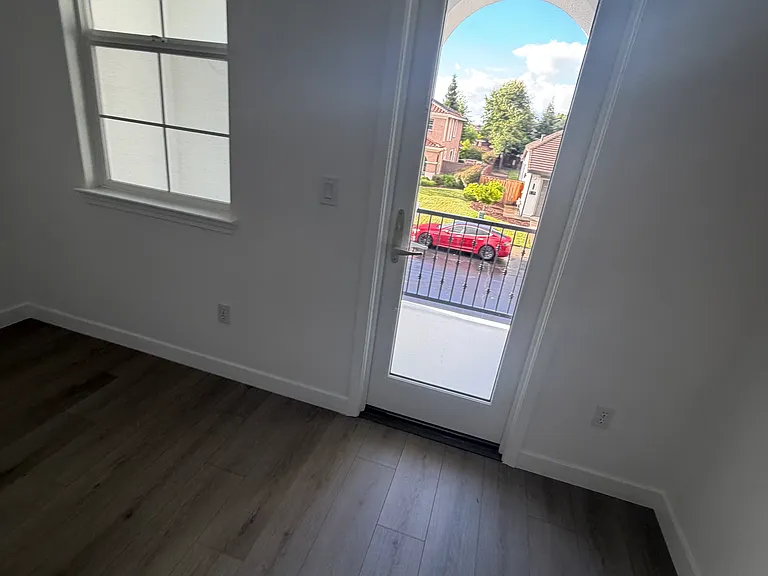 109 Cropton Ct — Photo 36