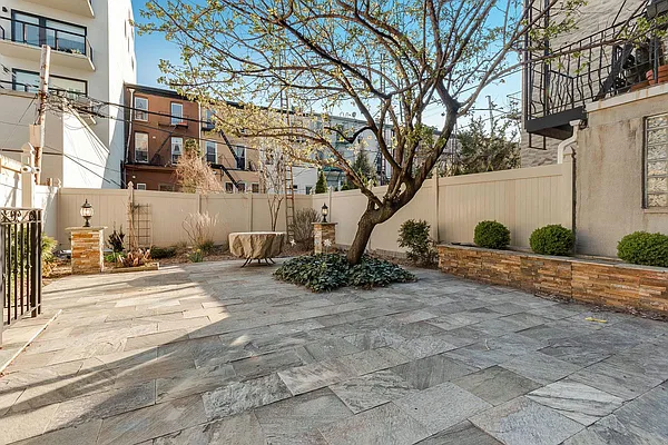 Rented by Twyford Real Estate | media 32