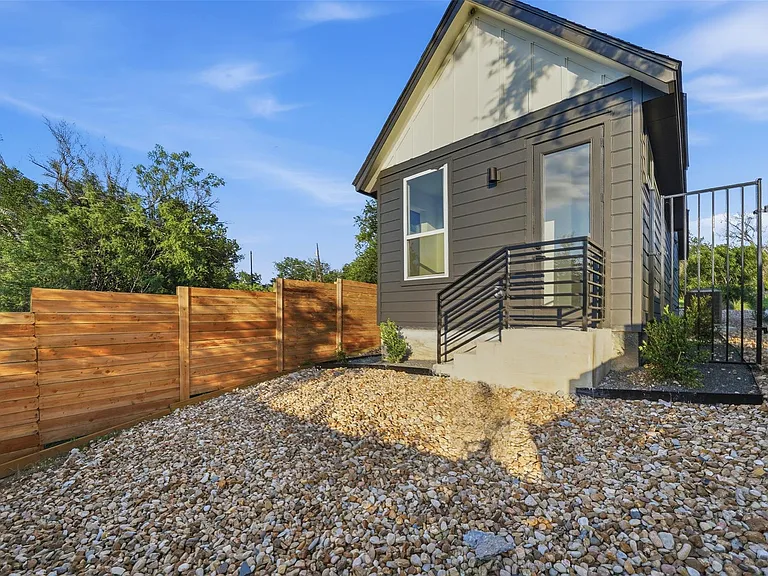 2212 Yellow Jacket Ln #2 — Photo 24