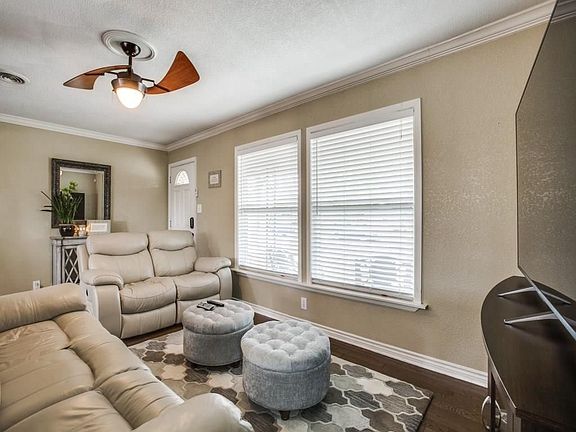 5th image of 229 Oak Dr E
