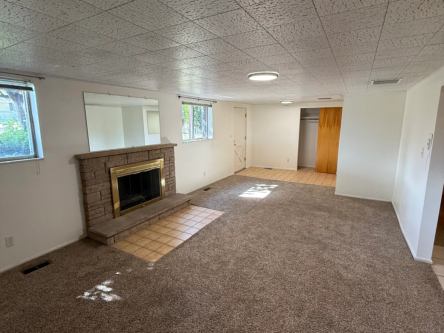 3 bed, 1000 sqft, $1,500 — Photo 2