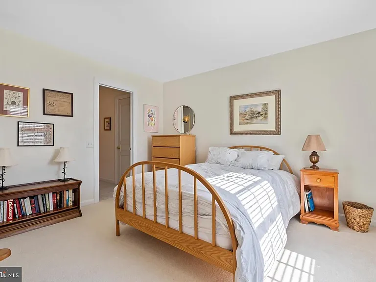 304 Arthur Ct — Photo 11
