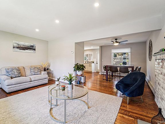 4th image of 252 County Center Road