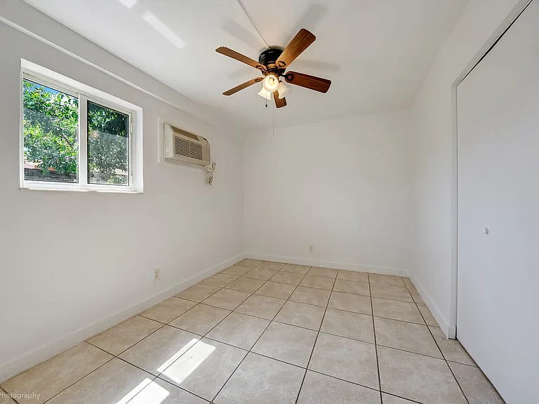 1124 NW 2nd St — Photo 10