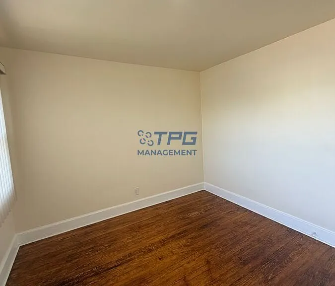 318 E 19th St #2 — Photo 11