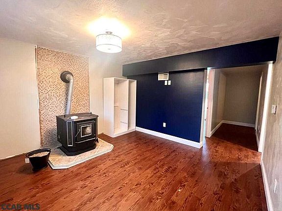 3rd image of 307 Homestead Ln