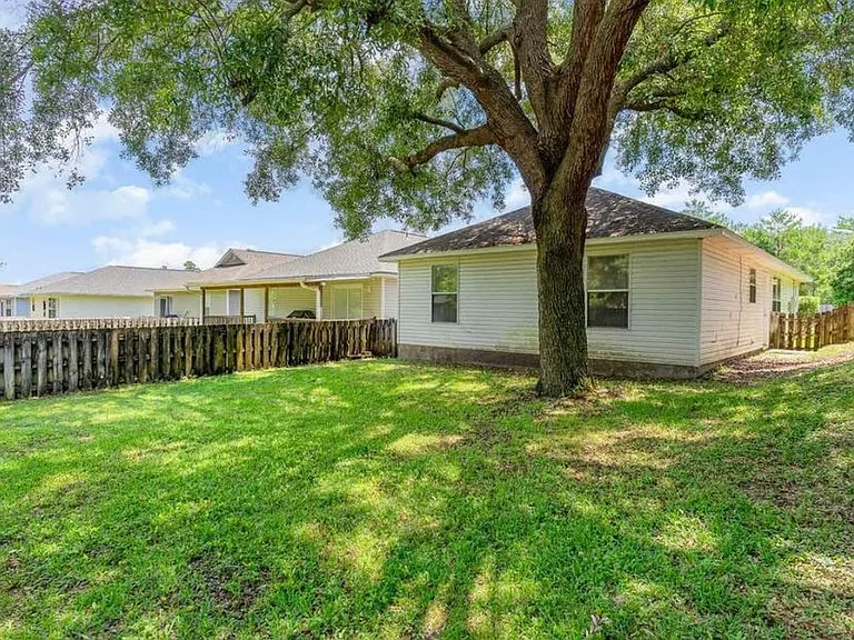 2751 Bay Club Dr — Photo 2