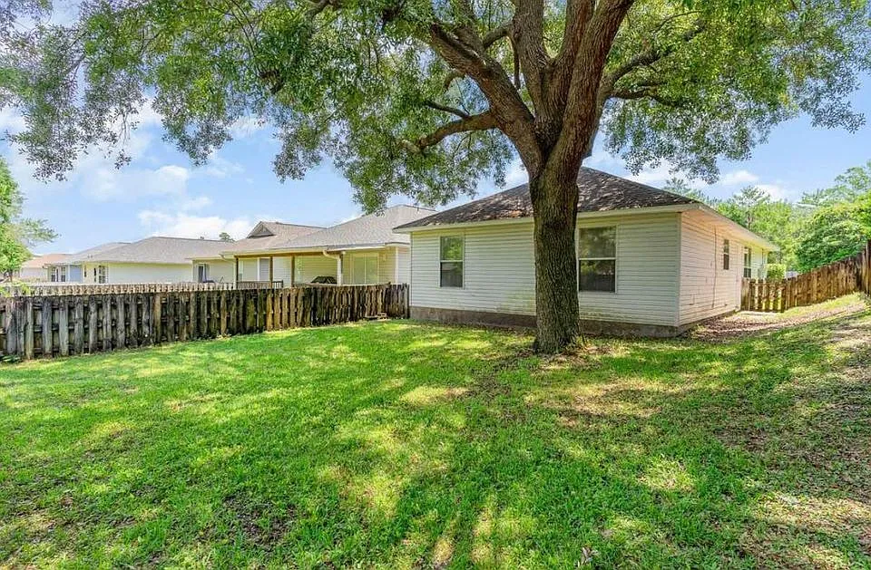 Building Photo - 2751 Bay Club Dr