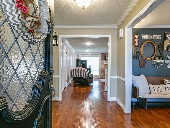 3rd image of 14807 Oak Bluff Ct