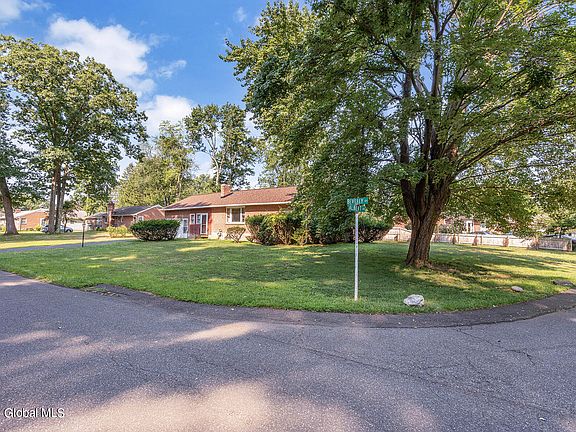 3rd image of 11 Beverly Drive