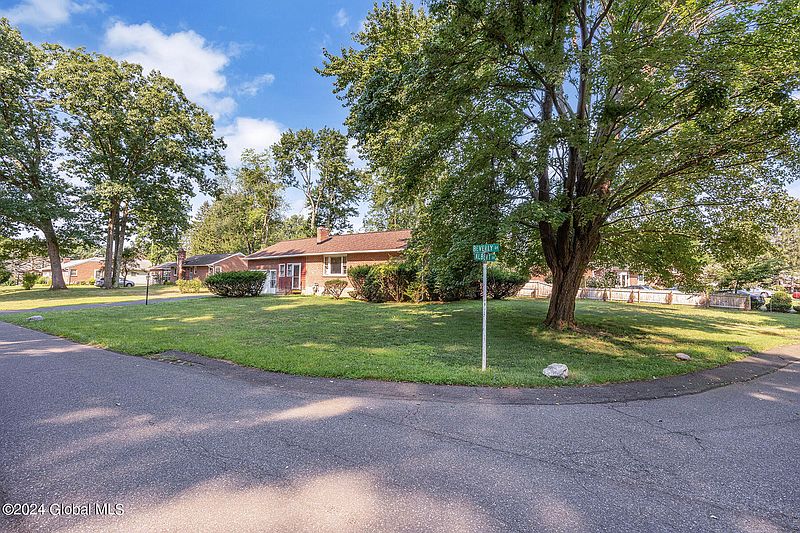 3rd image of 11 Beverly Drive